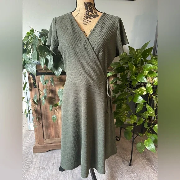 green emerald velvet dress Zapaka Women Sage Green Homecoming Dress with Appliques Corset Tight Short Ruched Short Satin Cocktail Dress, Sage Green / US26W